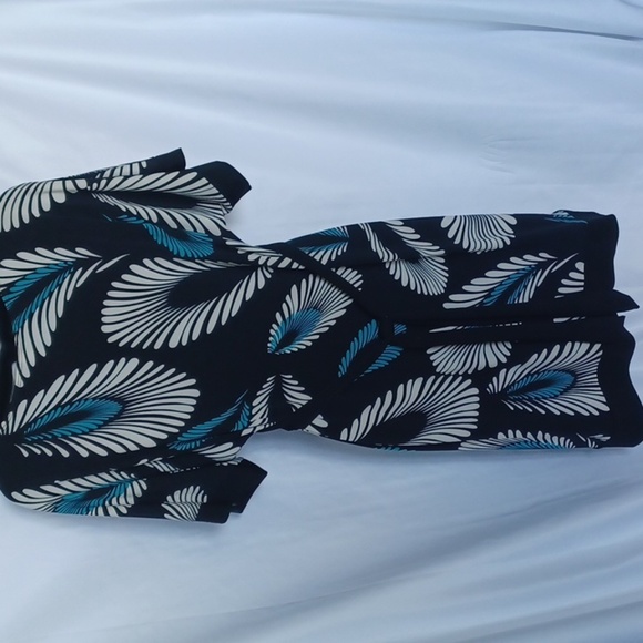 Heart Soul Vneck dress with feather like pattern, stretchy, tie waist, turquoise - Picture 4 of 8